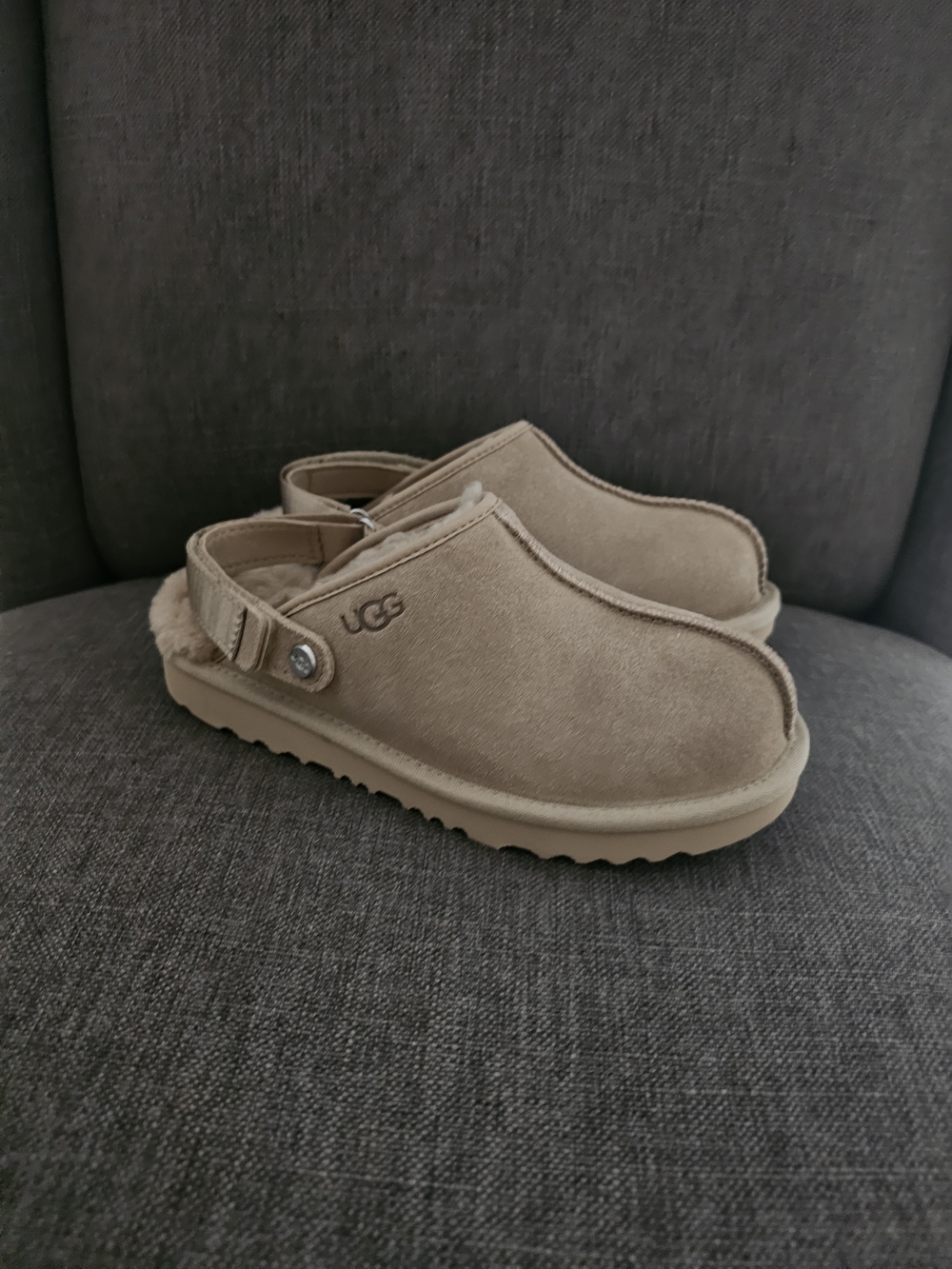 NEW UGG Kids Cozy Slip-On Clog in Chestnut